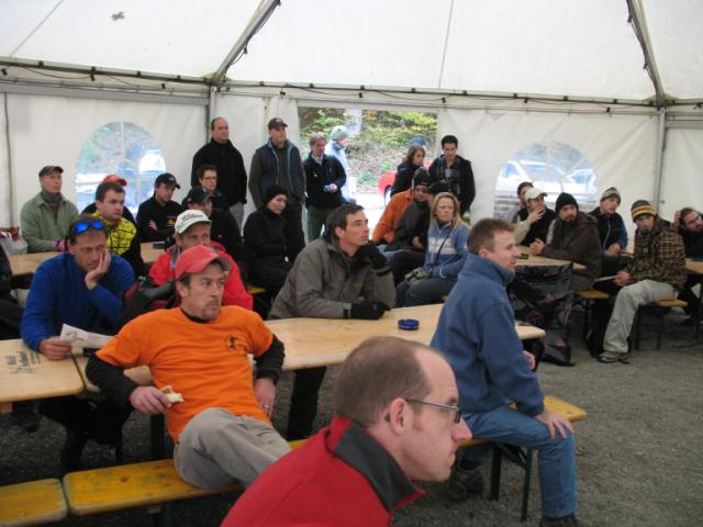 IMG_6983.jpg - Das Volk ist begeistert und geht voll mit.