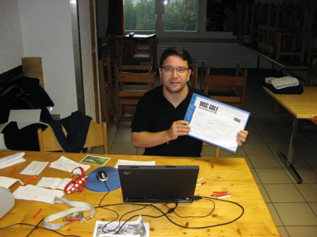 IMG_0076.JPG - Thomas, Turnierbüro und Final-Scorekeeper